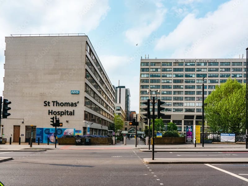 St Thomas' Hospital in London, England photo 1