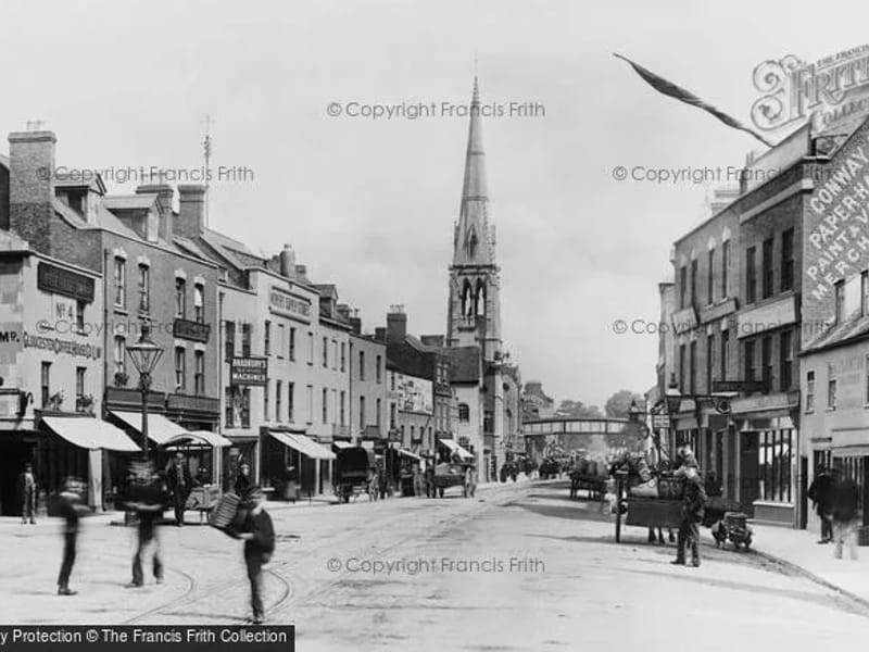 London Road in Gloucester, England photo 3