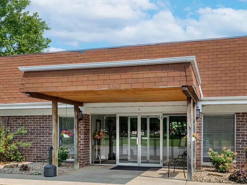 Carlinville Rehab & Hcc - Nursing Home in Carlinville, IL photo 1