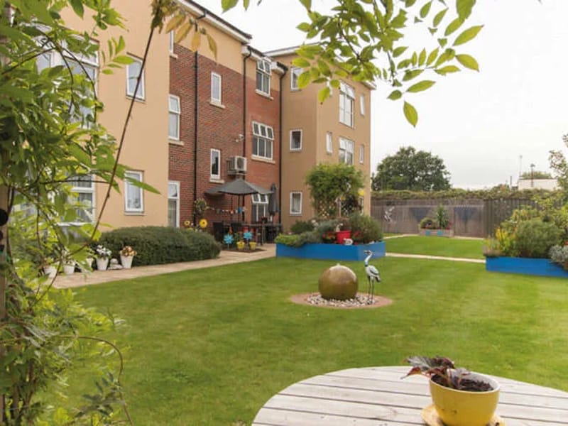 Sandown Park Care Home - Nursing Home in Windsor, England photo 1