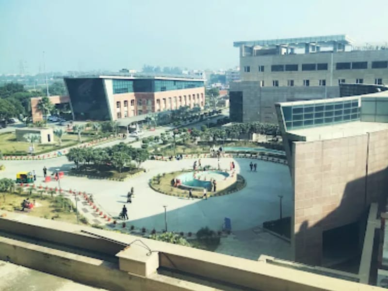 Surgery Block - All India Institute of Medical Sciences - वृद्धाश्रम in Gautam Nagar, Delhi photo 3