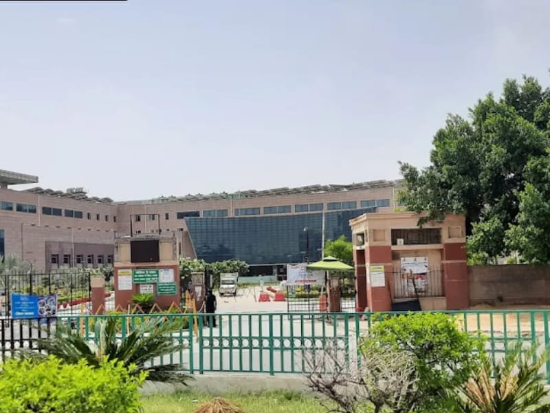 Surgery Block - All India Institute of Medical Sciences - वृद्धाश्रम in Gautam Nagar, Delhi photo 1