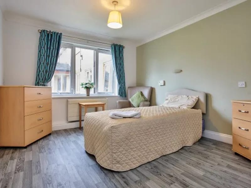 Holly Tree Lodge EMI Care Home - Nursing Home in Barnsley, England photo 3