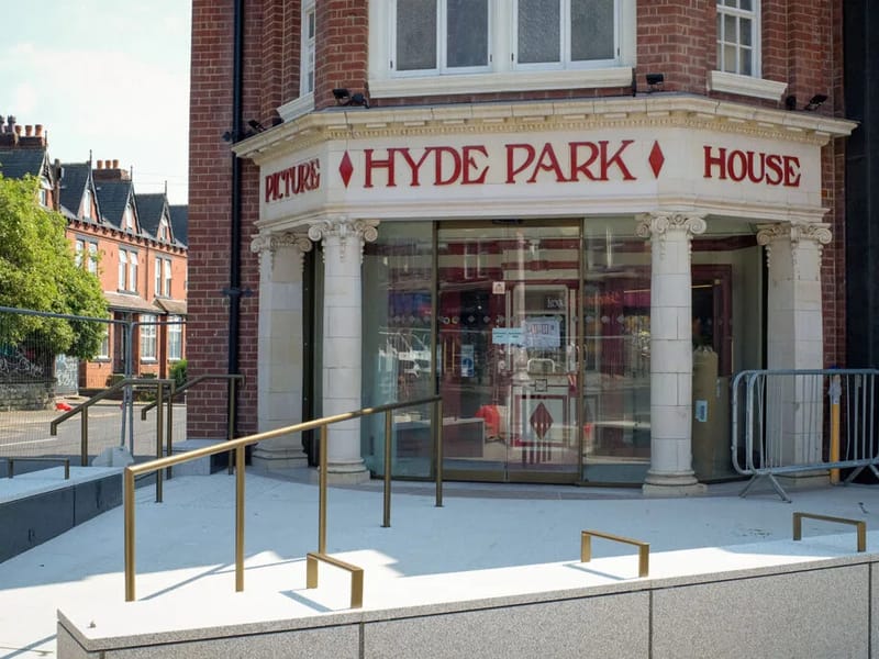 Lowry House - Assisted Living in Hyde, England photo 3