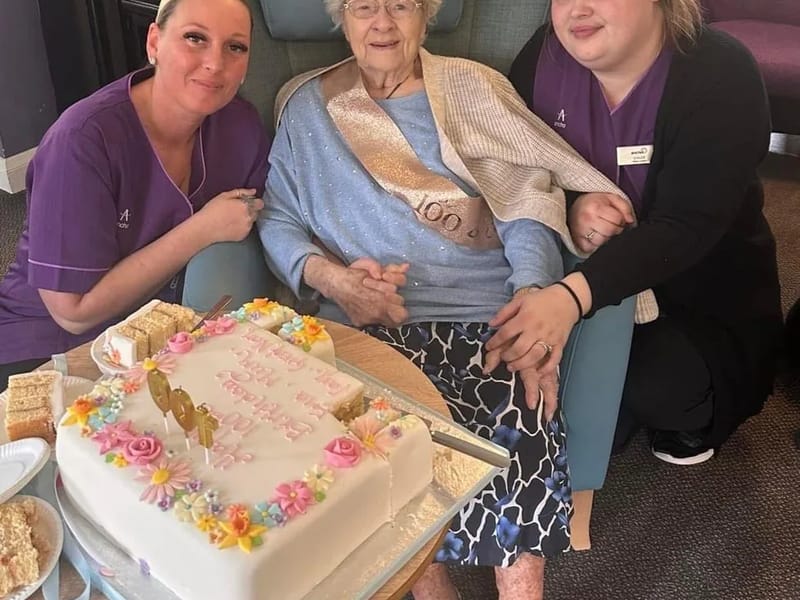 Augusta Court - Assisted Living in Chichester, England photo 2