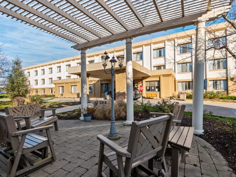 Bella Terra Lombard - Nursing Home in Lombard, IL photo 2