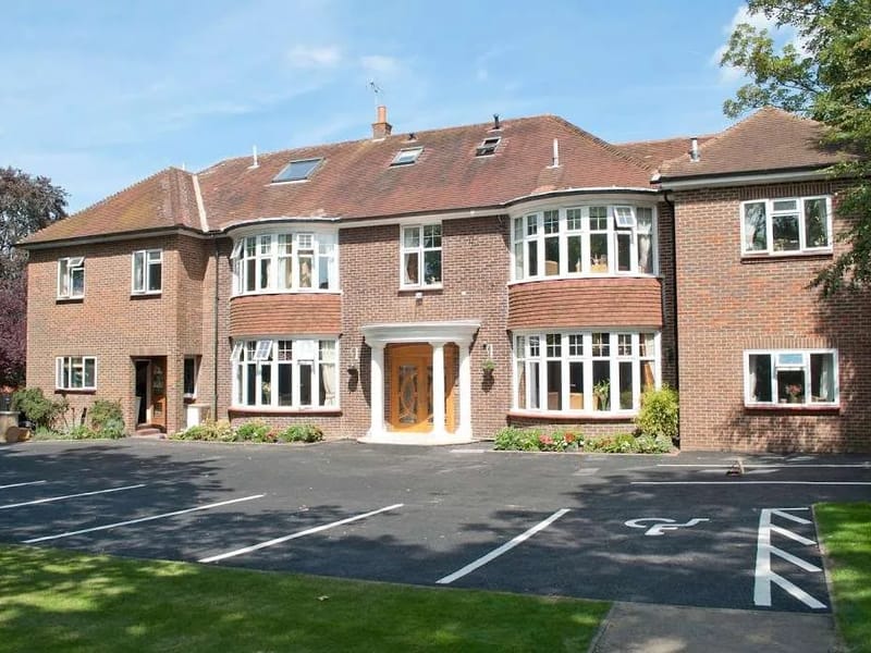Leighton House Private Nursing Home - Nursing Home in Epsom, England photo 3