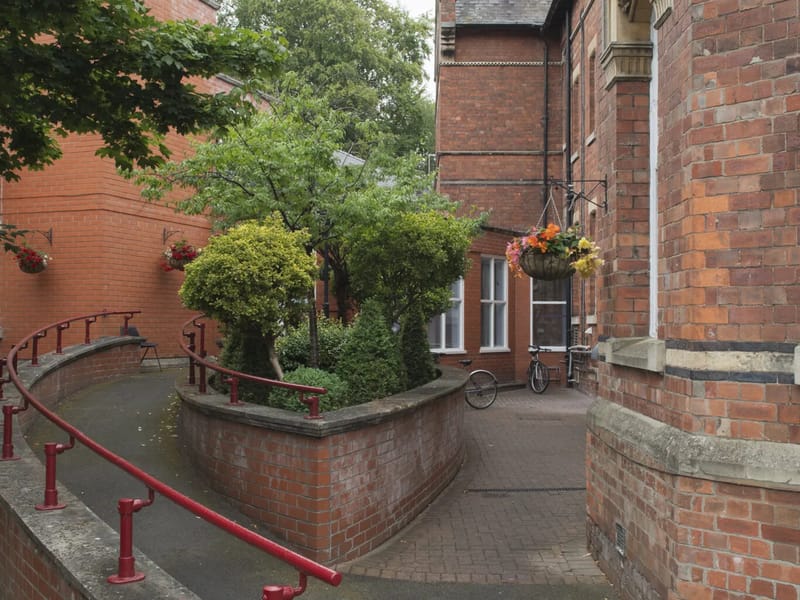 Grosvenor Hall Care Home - Nursing Home in Lincoln, England photo 3