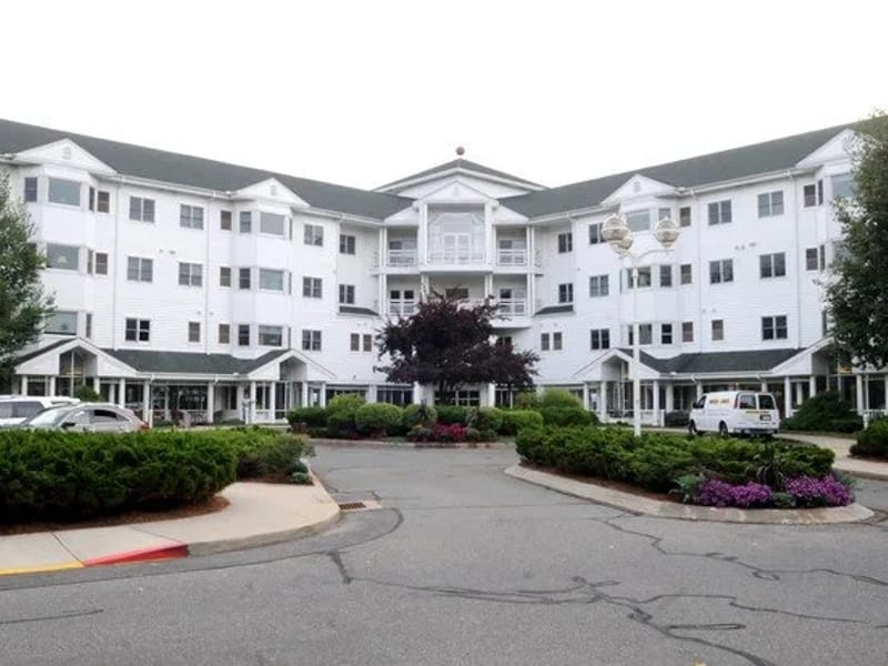 Loomis Lakeside At Reeds Landing - Assisted Living in Springfield, MA photo 1