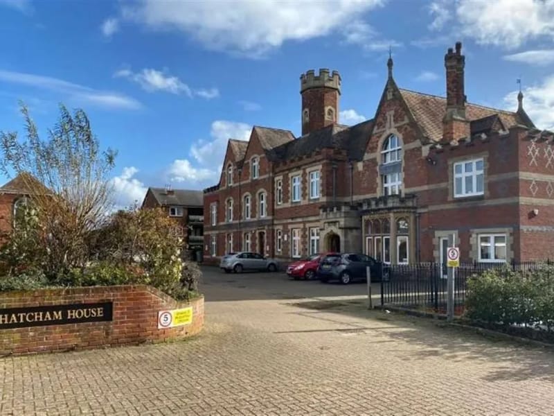 Newton House - Assisted Living in Thatcham, England photo 2