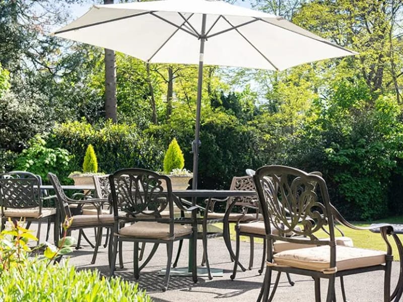 Eversfield - Assisted Living in Reigate, England photo 2