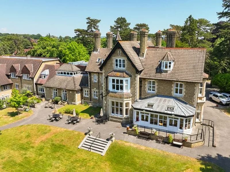 Eversfield - Assisted Living in Reigate, England photo 3