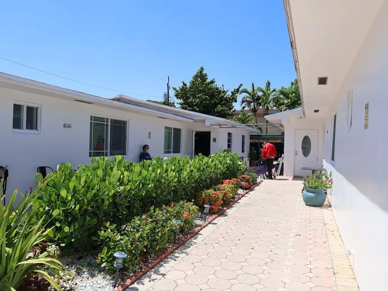Villa Serena Vii — Assisted Living, Miami, FL · photo 3