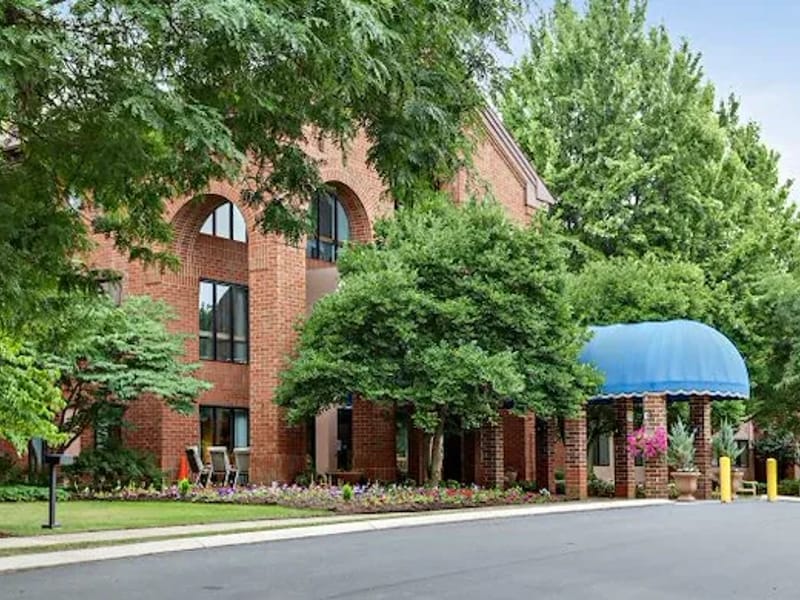 Greenwood Center for Rehabilitation and Nursing — Nursing Home, Lewistown, PA · photo 2
