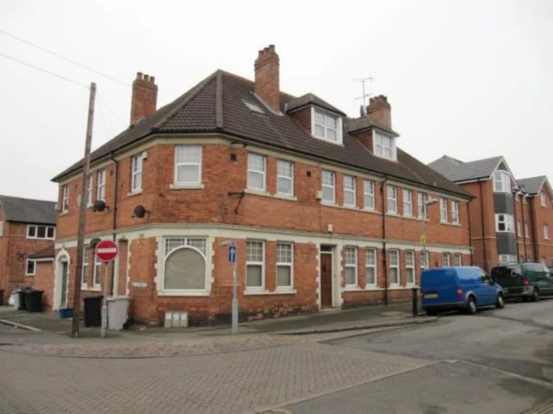 2 Windsor Avenue - Assisted Living in Kettering, England photo 2