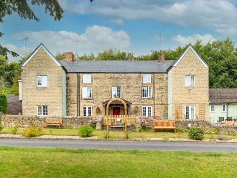 Hollybank House - Nursing Home in Alfreton, England photo 1