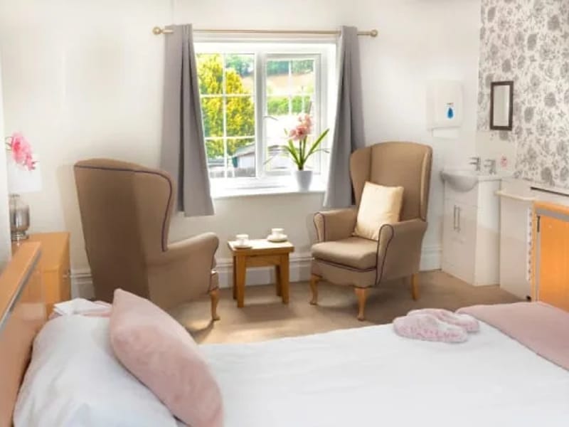 Hollybank House - Nursing Home in Alfreton, England photo 3