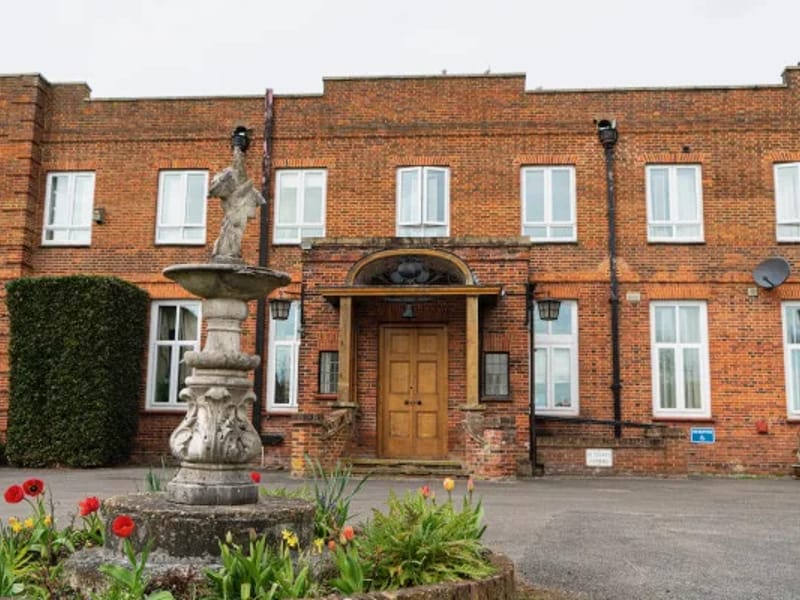 Abbey Chase Nursing Home - Nursing Home in Chertsey, England photo 1