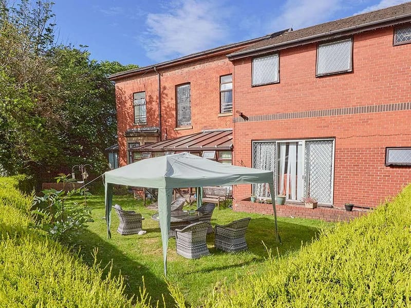 Beech House Care Home - Nursing Home in Oldham, England photo 2
