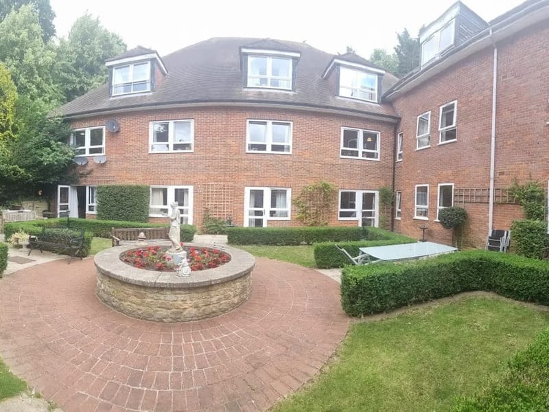 Hamilton House Care Home - Nursing Home in Buckingham, England photo 2