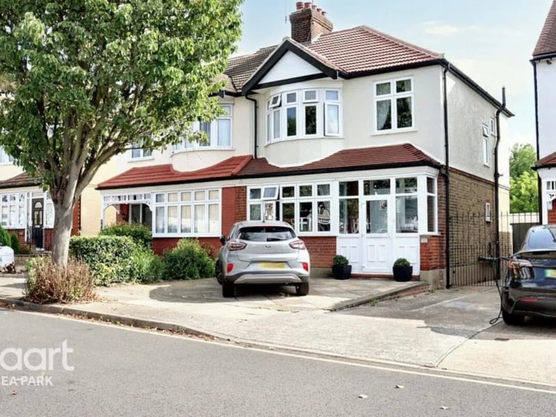 40 Mashiters Walk - Assisted Living in Romford, England photo 1