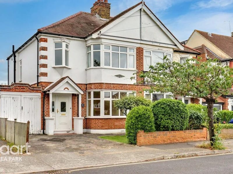 40 Mashiters Walk - Assisted Living in Romford, England photo 2