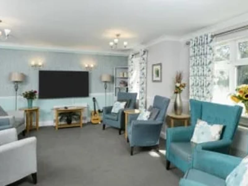 Oakley House Ltd - Assisted Living in Thames Ditton, England photo 3