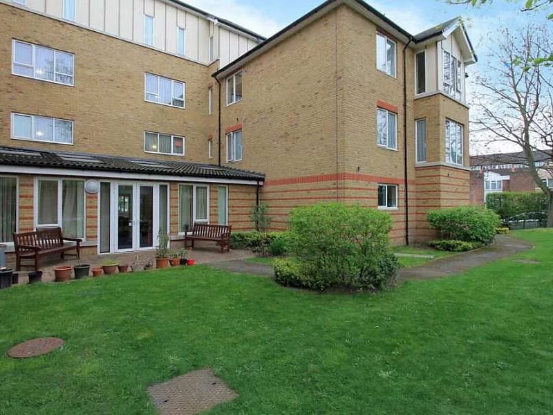 Housing 21 - Greenrod Place - Assisted Living in Brentford, England photo 2