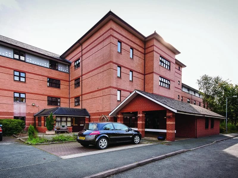 Laurel Court - Nursing Home in Huddersfield, England photo 3