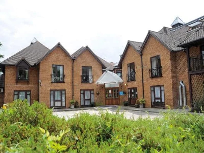 Abbey Ravenscroft Park Nursing Home - Nursing Home in Barnet, England photo 2