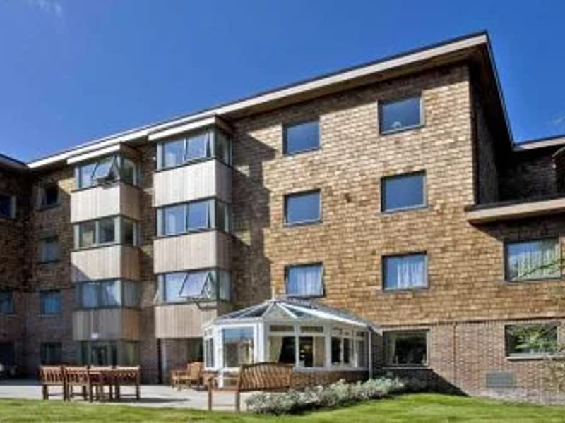 Housing 21 - Hogshill Gardens - Assisted Living in Crawley, England photo 2