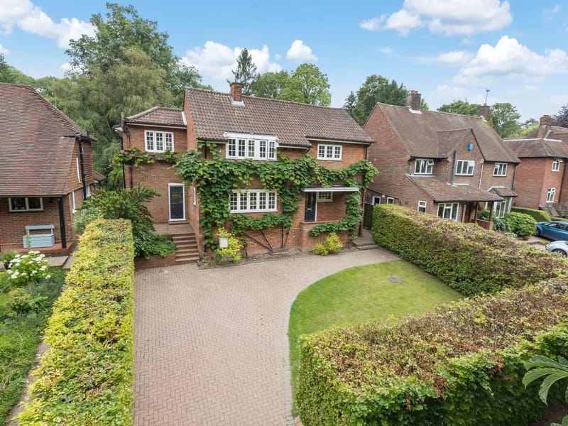 Douglas Close - Assisted Living in Guildford, England photo 3