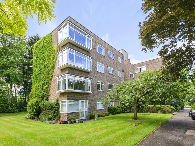 Douglas Close - Assisted Living in Guildford, England photo 2