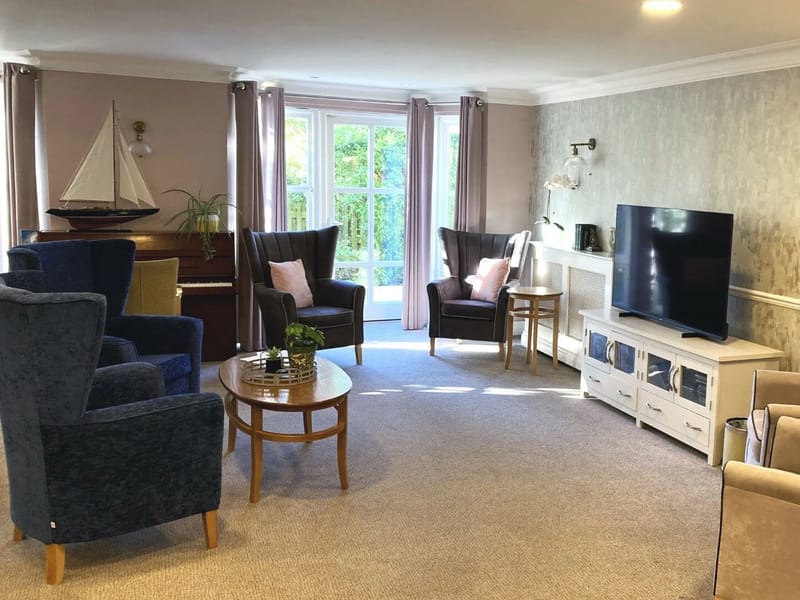 Hallmark Admiral Court Luxury Care Home - Nursing Home in Leigh On Sea, England photo 2