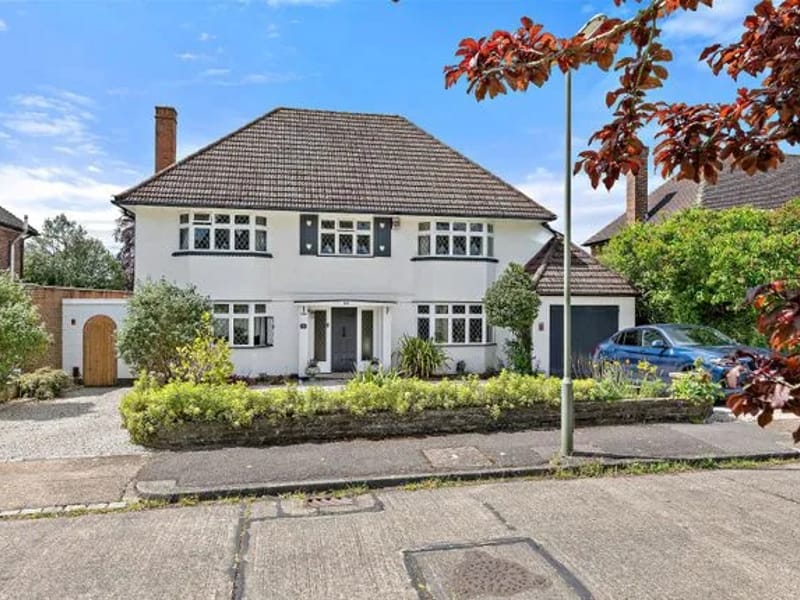 Longdown Road in Epsom, England photo 2