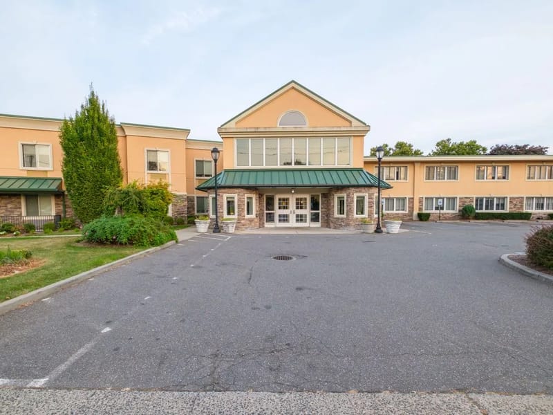 Amber Court Of Westbury - Assisted Living in Westbury, NY photo 2