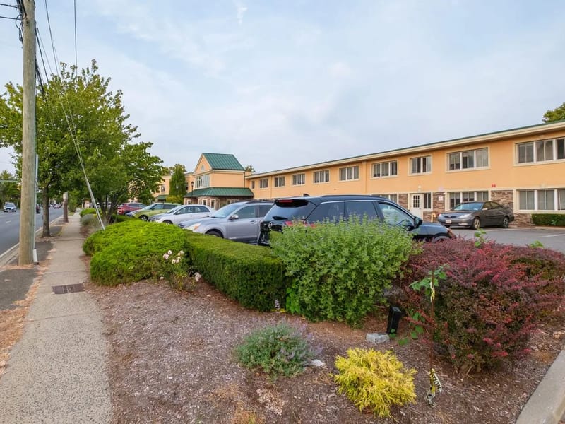 Amber Court Of Westbury - Assisted Living in Westbury, NY photo 1