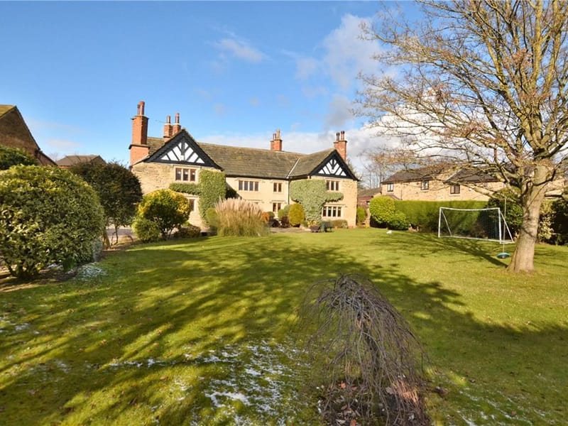 Oulton Manor in Leeds, England photo 2