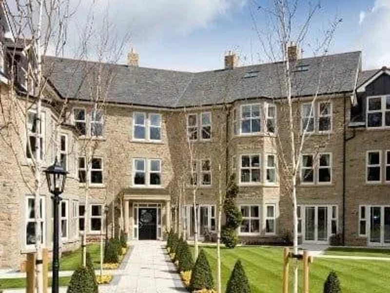 Oulton Manor in Leeds, England photo 3
