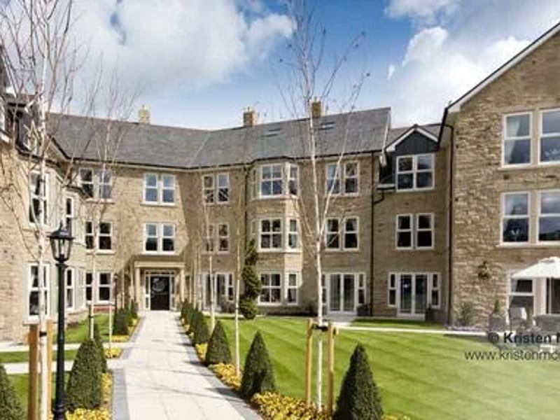 Oulton Manor in Leeds, England photo 1