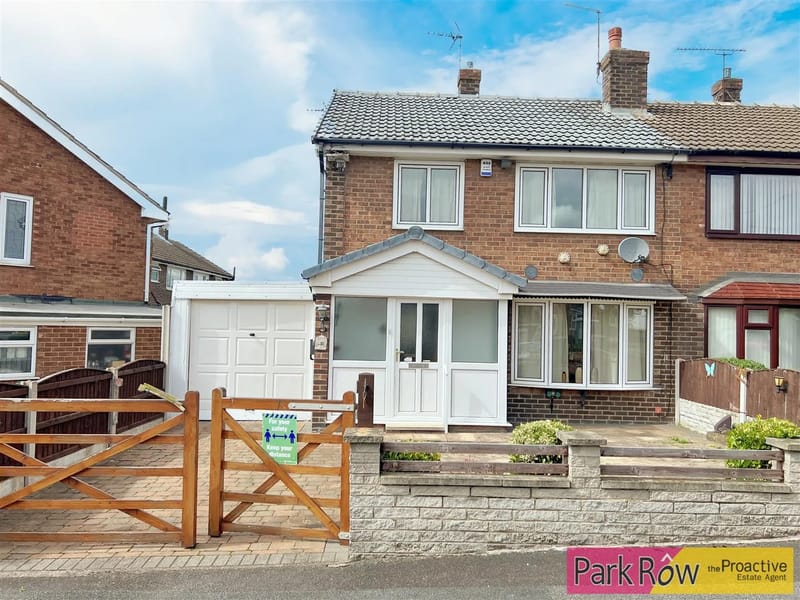 1 Hill Close - Assisted Living in Pontefract, England photo 2