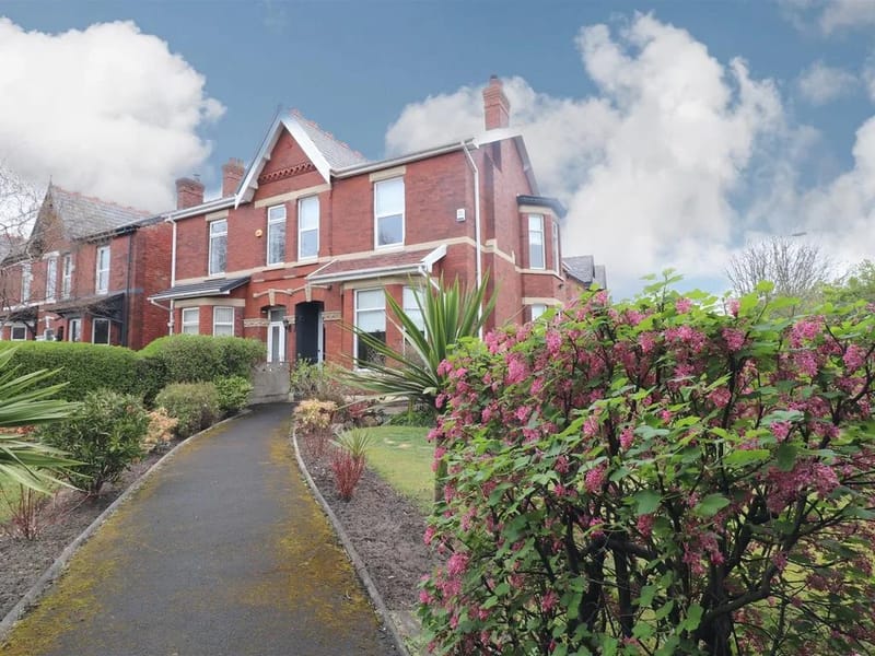Lethbridge Road in Southport, England photo 4