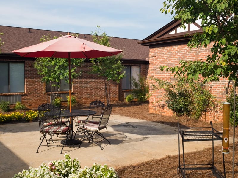 White Oak Manor - Lancaster - Nursing Home in Lancaster, SC photo 2