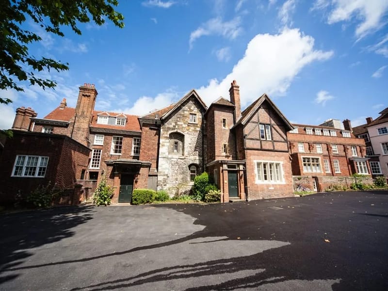 St Georges House in Bedford, England photo 3