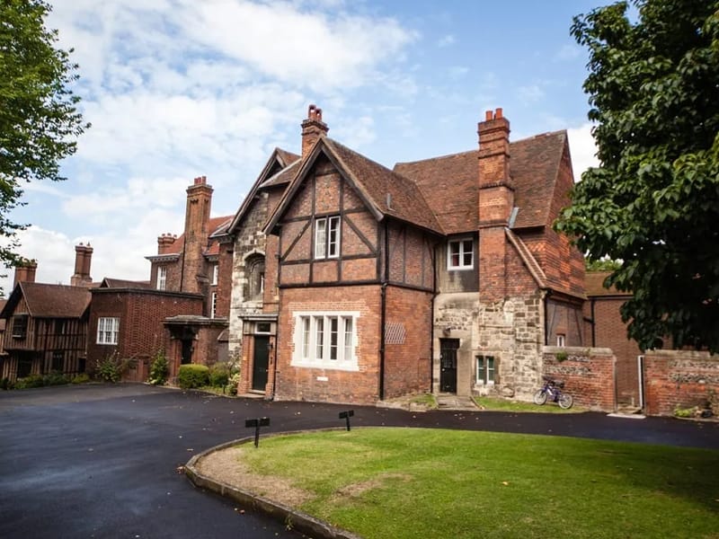 St Georges House in Bedford, England photo 2